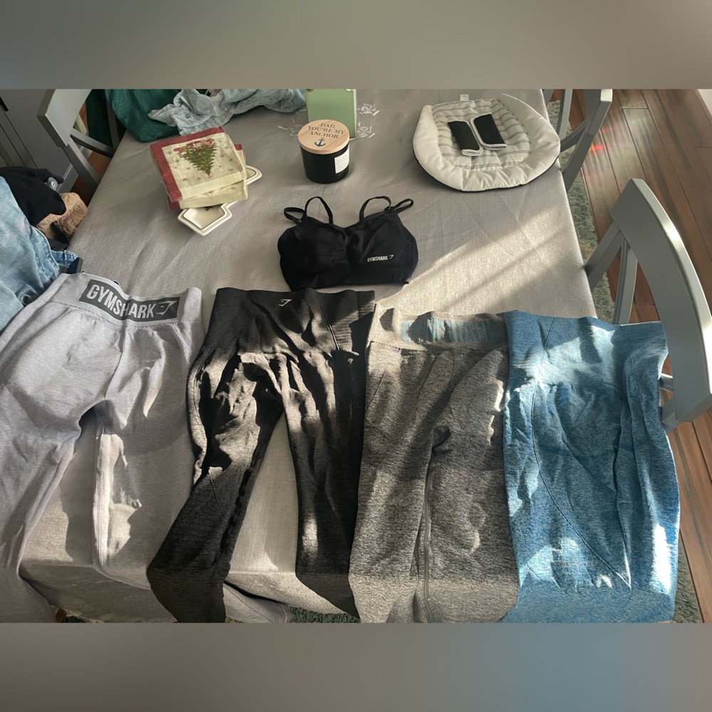 4 pairs of gymshark leggings and one bra